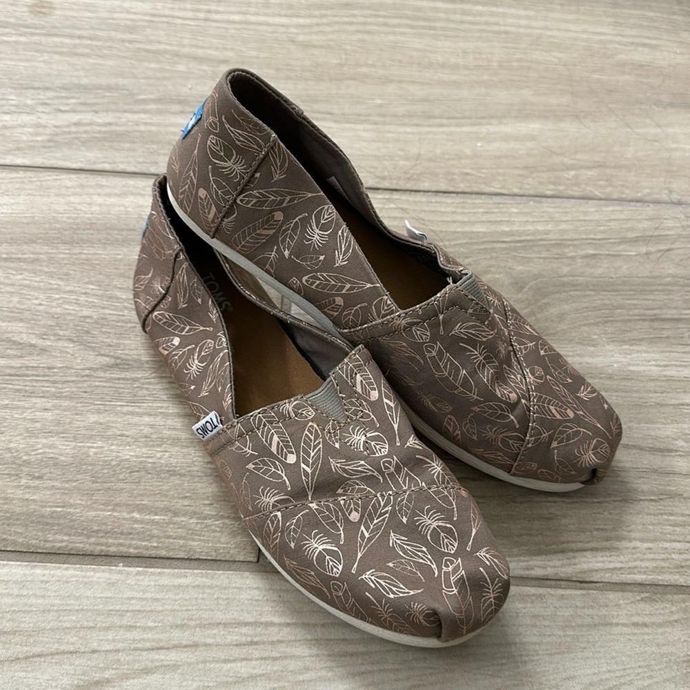 Light brown and rose gold Toms